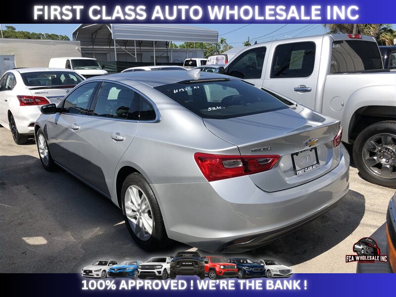 2018 Chevrolet Malibu LT - Photo 4 - Naples, FL 34112