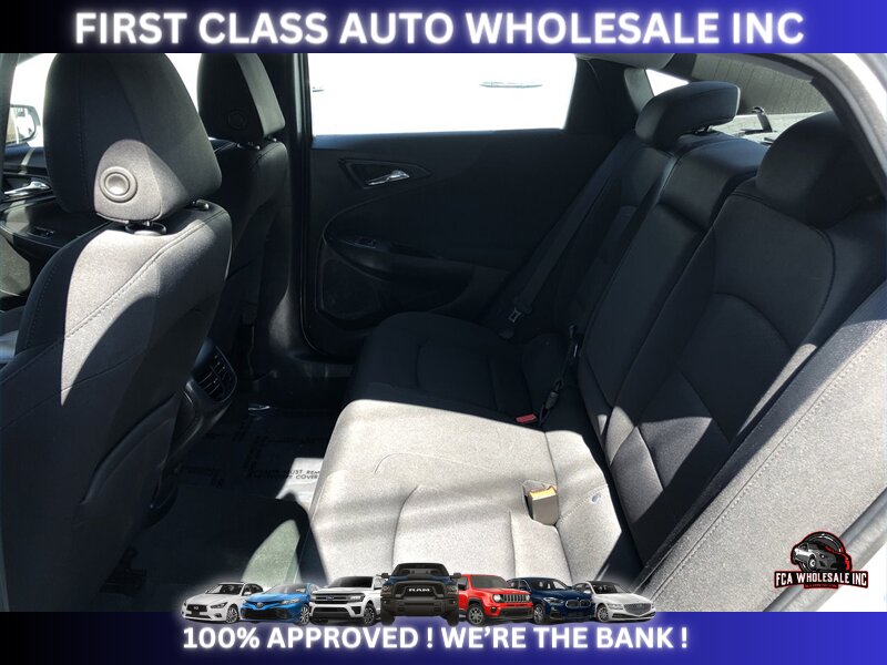 2018 Chevrolet Malibu LT - Photo 5 - Naples, FL 34112