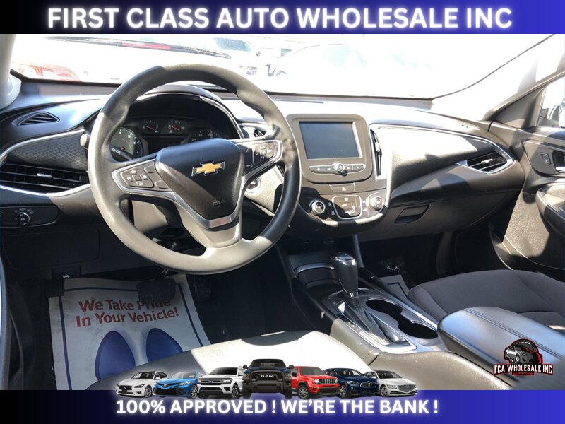 2018 Chevrolet Malibu LT - Photo 8 - Naples, FL 34112