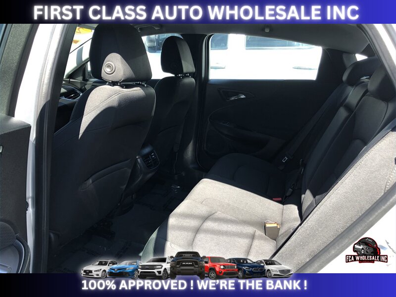 2018 Chevrolet Malibu LT - Photo 6 - Naples, FL 34112