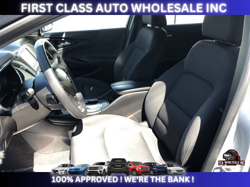 2018 Chevrolet Malibu LT - Photo 10 - Naples, FL 34112