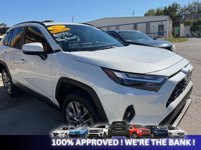 2022 Toyota RAV4 XLE Premium   - Photo 4 - Naples, FL 34112