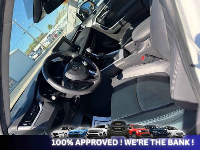 2022 Toyota RAV4 XLE Premium   - Photo 5 - Naples, FL 34112