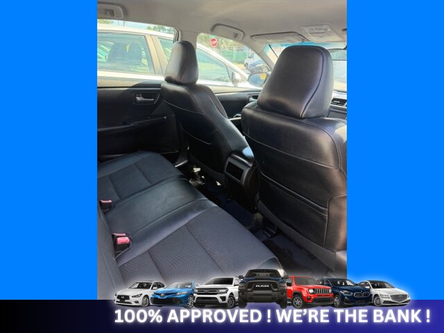 2016 Toyota Camry SE   - Photo 6 - Naples, FL 34112