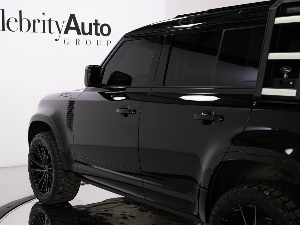 2021 Land Rover Defender 110 X 22 " Vosson Wheels 1.5 " Lift - Photo 27 - Sarasota, FL 34243