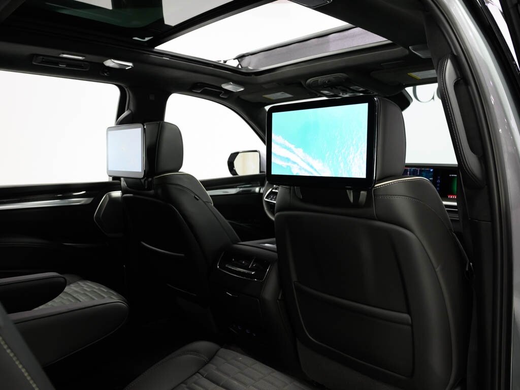 2025 Cadillac Escalade ESV AWD V-Series Onyx Pkg Super Cruise 24 " Wheels   - Photo 73 - Sarasota, FL 34243