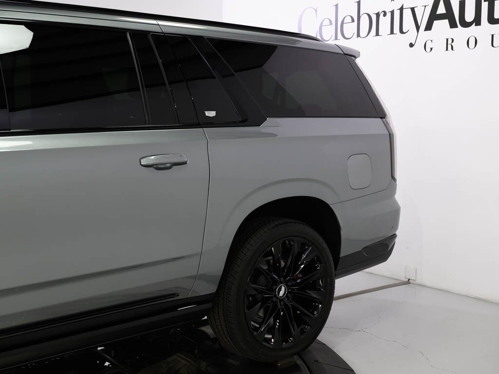 2025 Cadillac Escalade ESV AWD V-Series Onyx Pkg Super Cruise 24 " Wheels   - Photo 29 - Sarasota, FL 34243