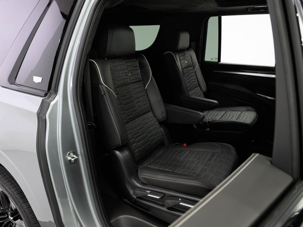 2025 Cadillac Escalade ESV AWD V-Series Onyx Pkg Super Cruise 24 " Wheels   - Photo 46 - Sarasota, FL 34243