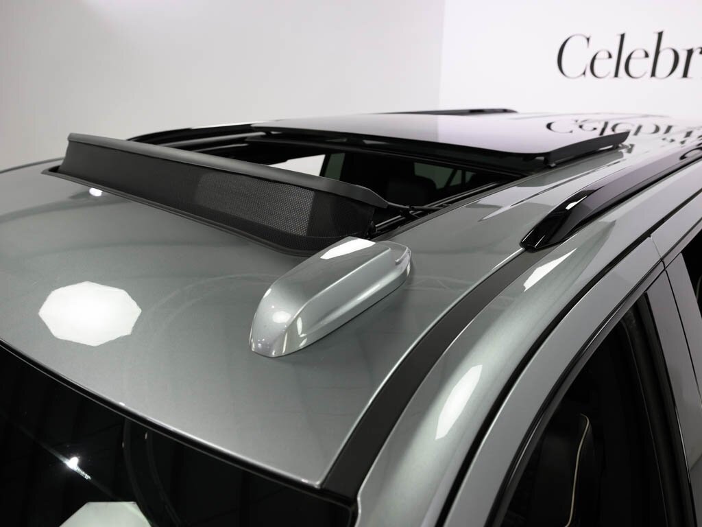 2025 Cadillac Escalade ESV AWD V-Series Onyx Pkg Super Cruise 24 " Wheels   - Photo 33 - Sarasota, FL 34243