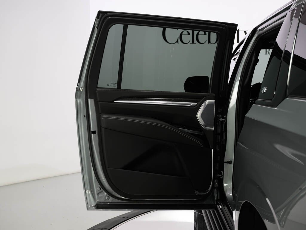 2025 Cadillac Escalade ESV AWD V-Series Onyx Pkg Super Cruise 24 " Wheels   - Photo 42 - Sarasota, FL 34243