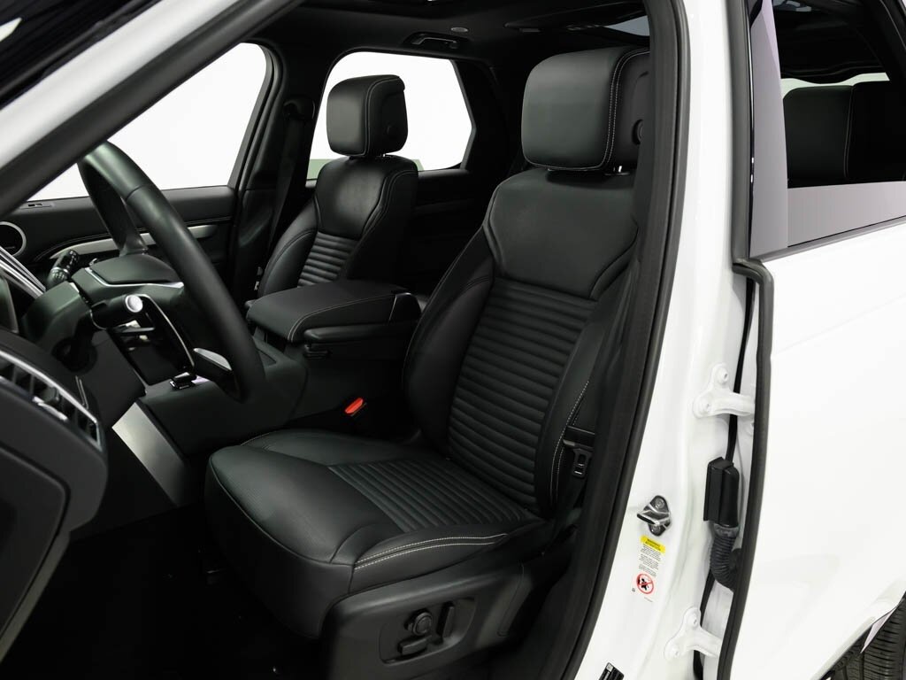 2024 Land Rover Discovery P360 Dynamic SE 3RD Row Pack Comfort Pkg - Photo 42 - Sarasota, FL 34243