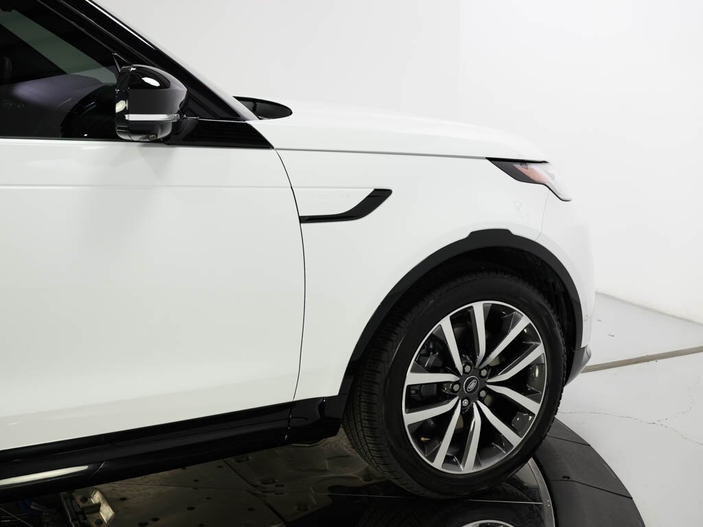 2024 Land Rover Discovery P360 Dynamic SE 3RD Row Pack Comfort Pkg - Photo 17 - Sarasota, FL 34243