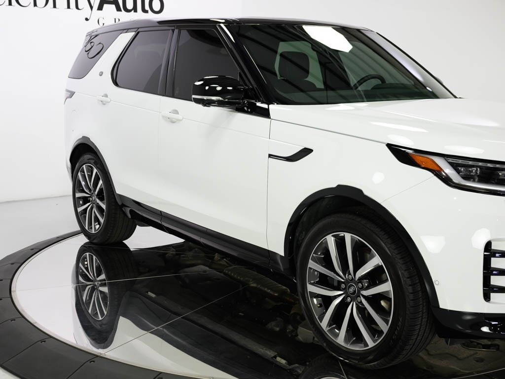 2024 Land Rover Discovery P360 Dynamic SE 3RD Row Pack Comfort Pkg - Photo 13 - Sarasota, FL 34243