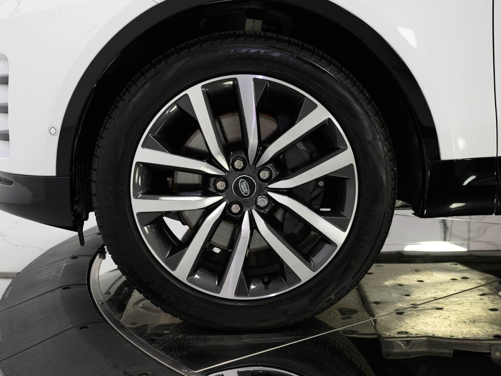 2024 Land Rover Discovery P360 Dynamic SE 3RD Row Pack Comfort Pkg - Photo 36 - Sarasota, FL 34243