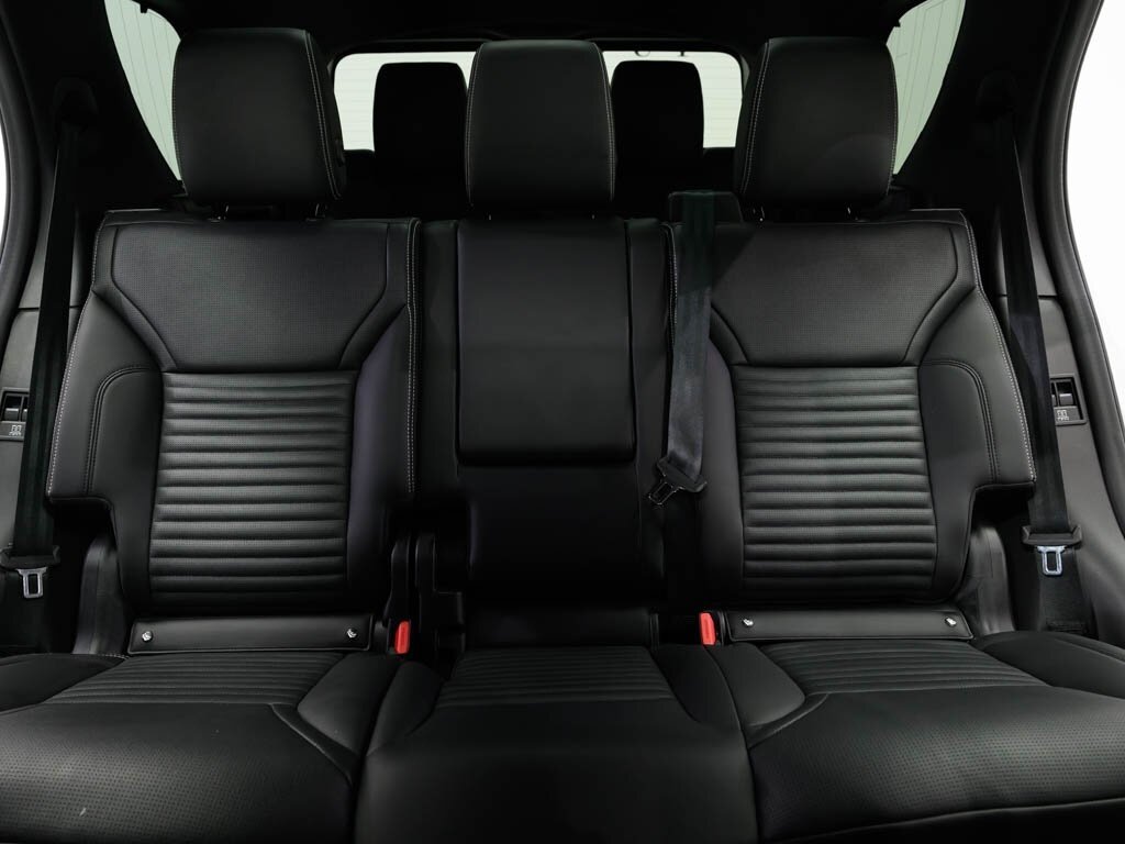 2024 Land Rover Discovery P360 Dynamic SE 3RD Row Pack Comfort Pkg - Photo 45 - Sarasota, FL 34243