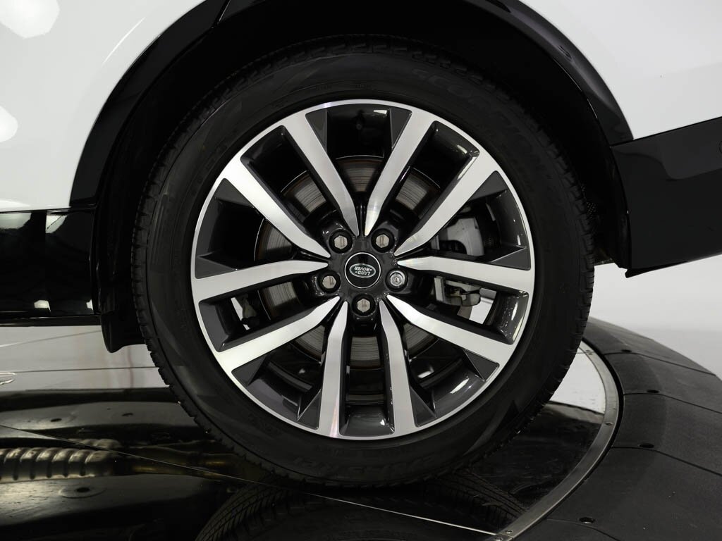 2024 Land Rover Discovery P360 Dynamic SE 3RD Row Pack Comfort Pkg - Photo 37 - Sarasota, FL 34243
