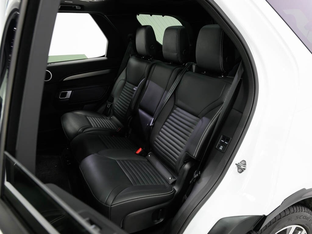 2024 Land Rover Discovery P360 Dynamic SE 3RD Row Pack Comfort Pkg - Photo 46 - Sarasota, FL 34243