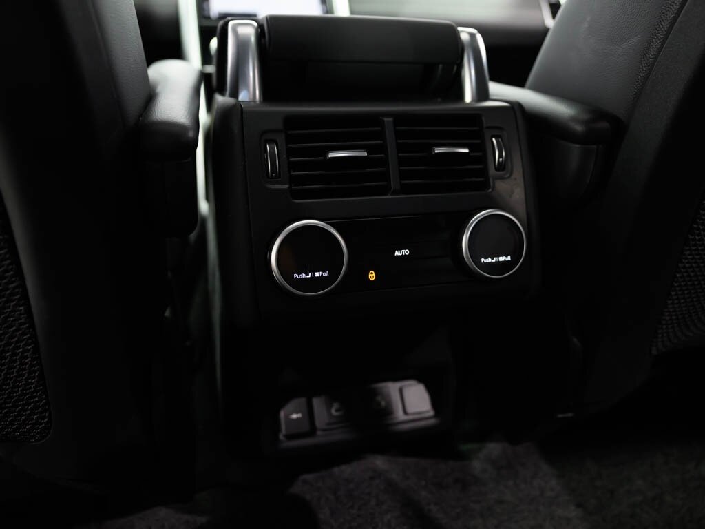 2024 Land Rover Discovery P360 Dynamic SE 3RD Row Pack Comfort Pkg - Photo 65 - Sarasota, FL 34243