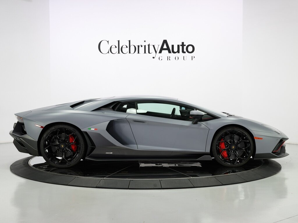 2022 Lamborghini Aventador LP 780-4 Ultimae - Photo 8 - Sarasota, FL 34243