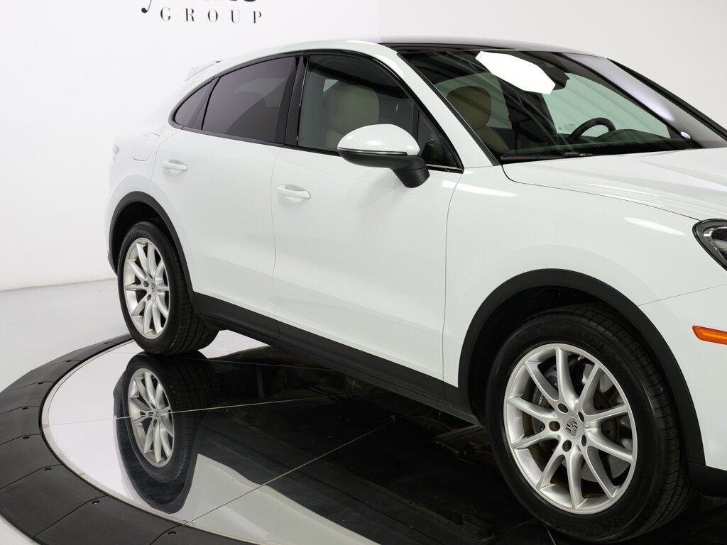2022 Porsche Cayenne Coupe Premium Package 4 Zone Climate Control - Photo 13 - Sarasota, FL 34243