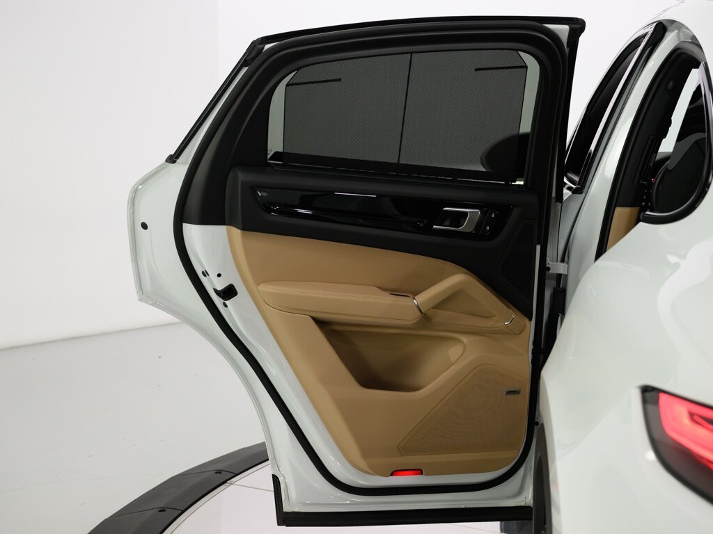 2022 Porsche Cayenne Coupe Premium Package 4 Zone Climate Control - Photo 38 - Sarasota, FL 34243