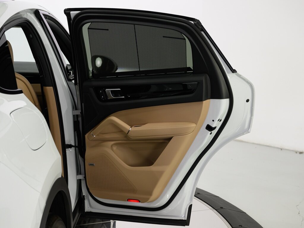 2022 Porsche Cayenne Coupe Premium Package 4 Zone Climate Control - Photo 39 - Sarasota, FL 34243