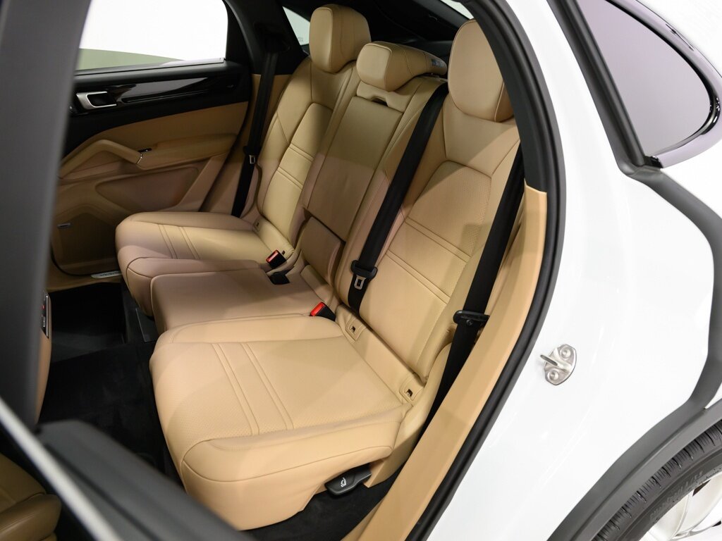 2022 Porsche Cayenne Coupe Premium Package 4 Zone Climate Control - Photo 44 - Sarasota, FL 34243