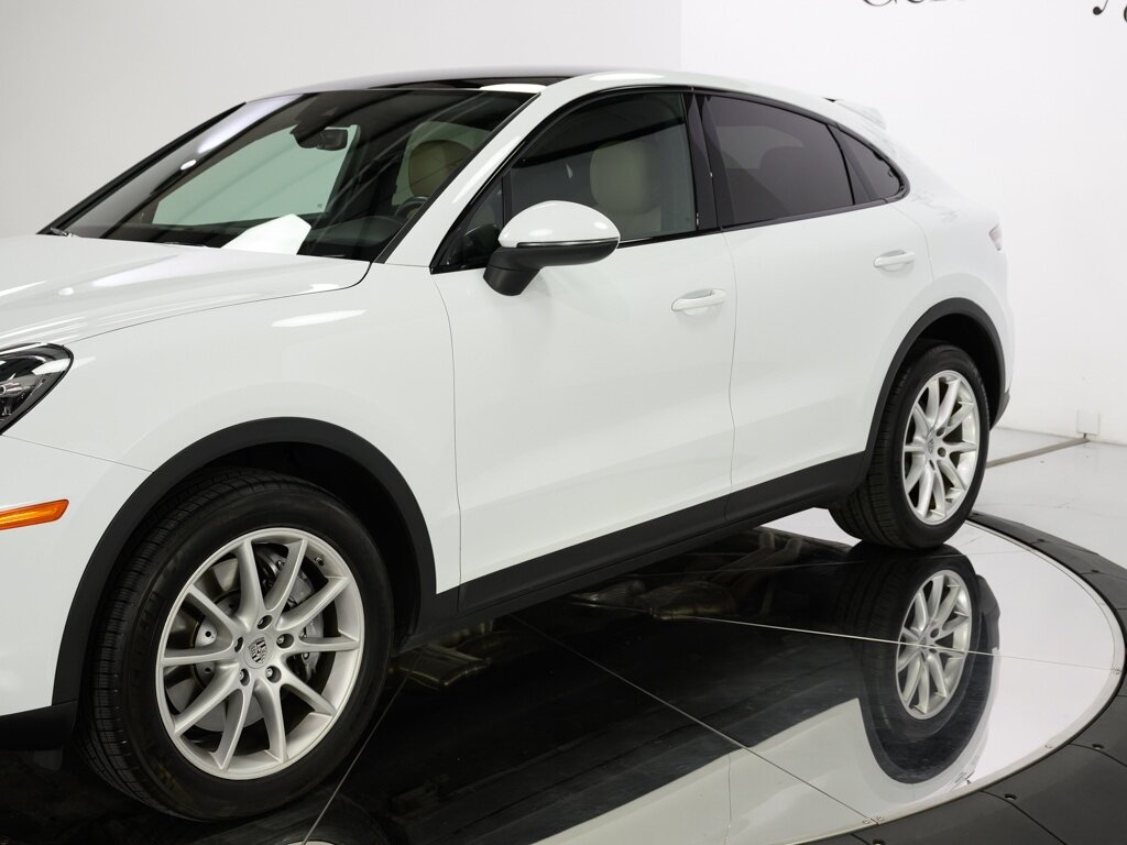2022 Porsche Cayenne Coupe Premium Package 4 Zone Climate Control - Photo 14 - Sarasota, FL 34243