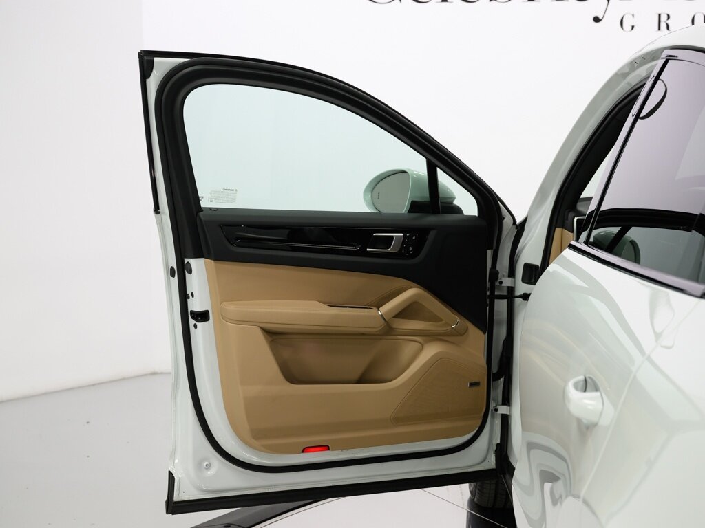 2022 Porsche Cayenne Coupe Premium Package 4 Zone Climate Control - Photo 36 - Sarasota, FL 34243