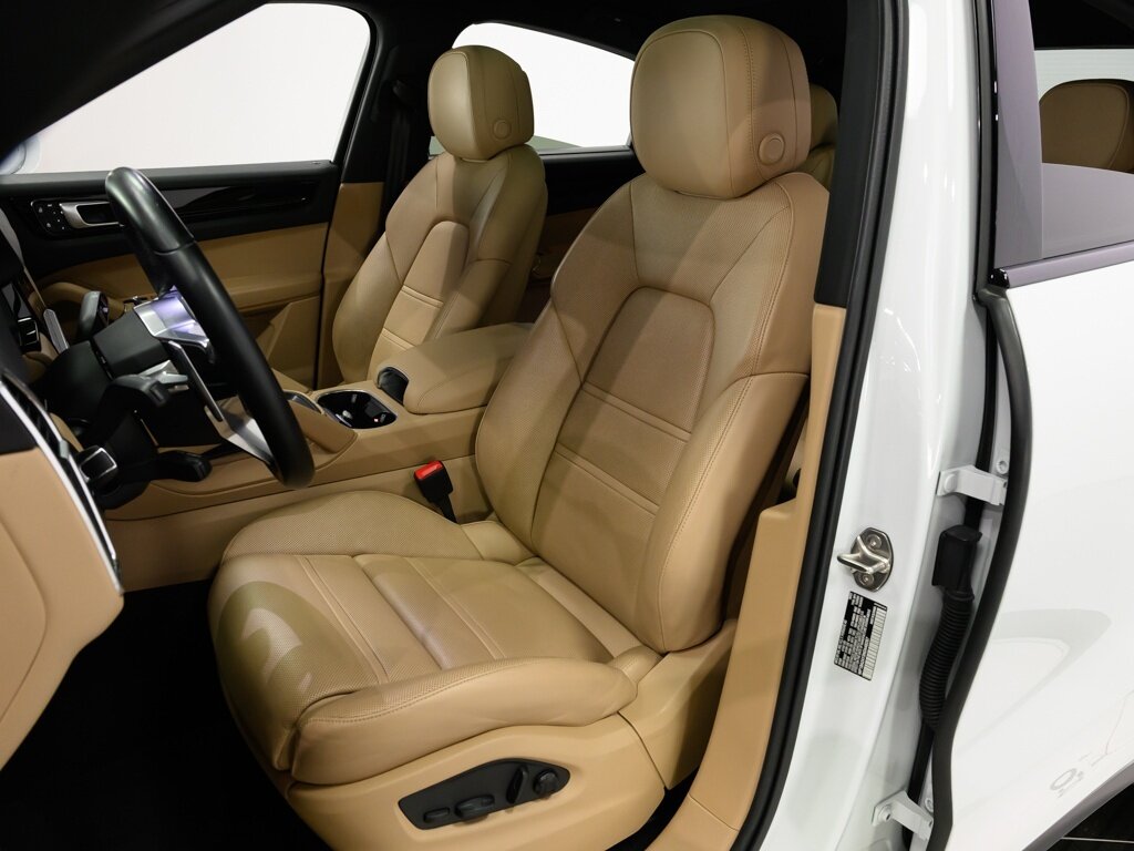 2022 Porsche Cayenne Coupe Premium Package 4 Zone Climate Control - Photo 40 - Sarasota, FL 34243