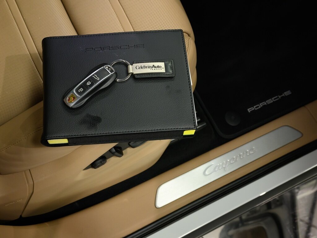 2022 Porsche Cayenne Coupe Premium Package 4 Zone Climate Control - Photo 61 - Sarasota, FL 34243