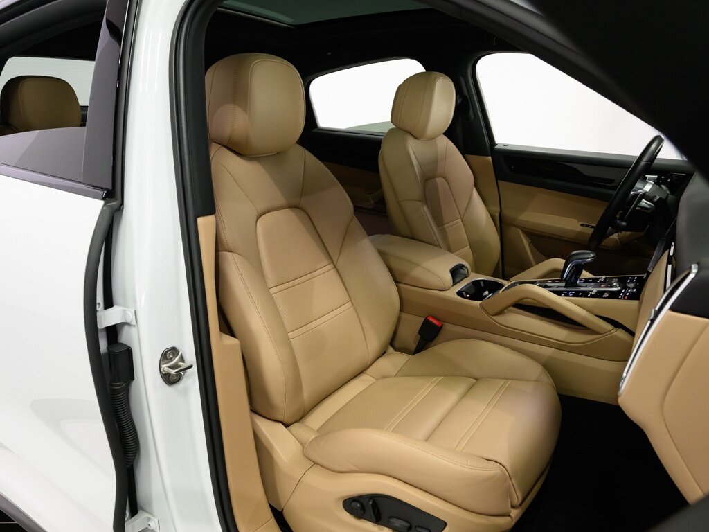 2022 Porsche Cayenne Coupe Premium Package 4 Zone Climate Control - Photo 41 - Sarasota, FL 34243