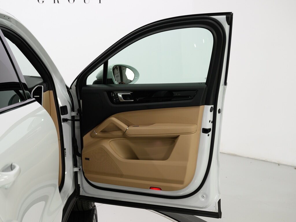 2022 Porsche Cayenne Coupe Premium Package 4 Zone Climate Control - Photo 37 - Sarasota, FL 34243