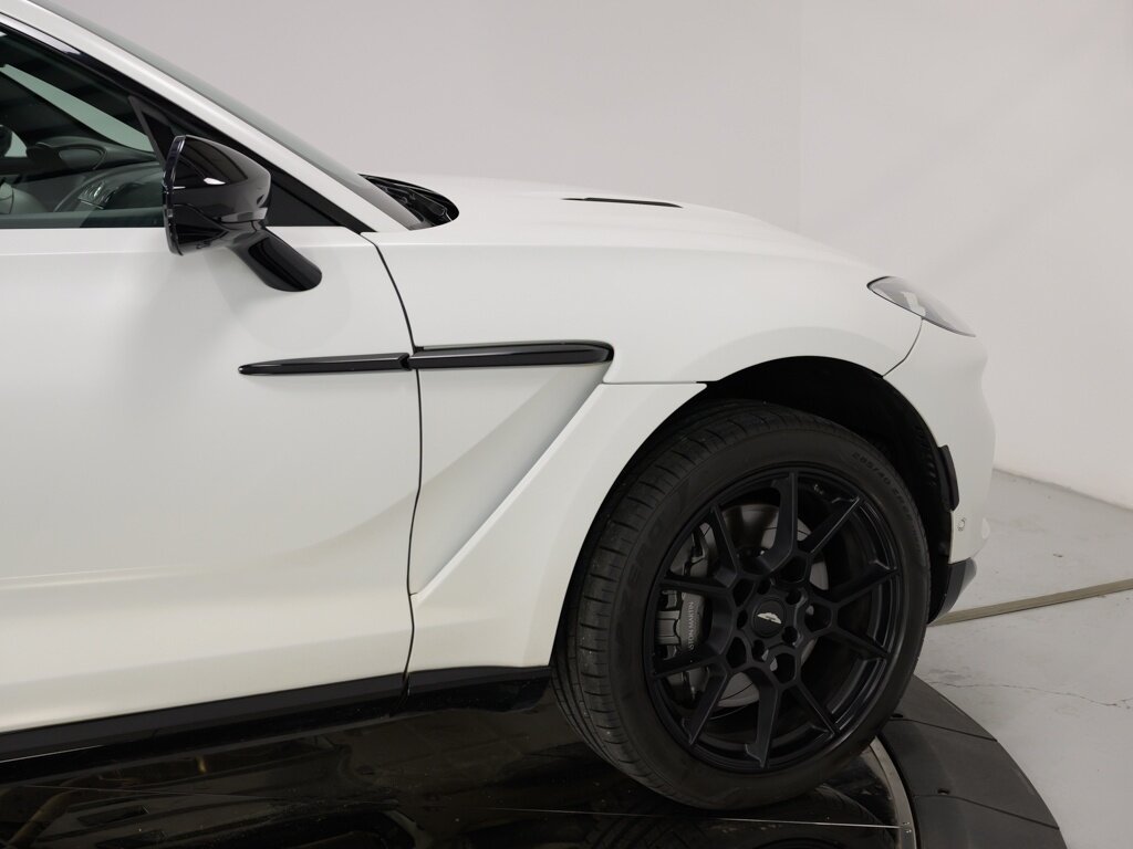 2022 Aston Martin DBX $227K MSRP Satin Paint Finish   - Photo 17 - Sarasota, FL 34243