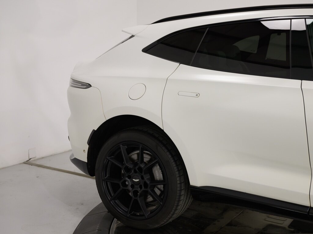 2022 Aston Martin DBX $227K MSRP Satin Paint Finish   - Photo 28 - Sarasota, FL 34243