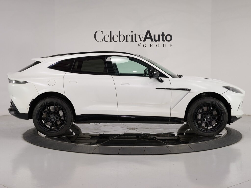 2022 Aston Martin DBX $227K MSRP Satin Paint Finish   - Photo 8 - Sarasota, FL 34243