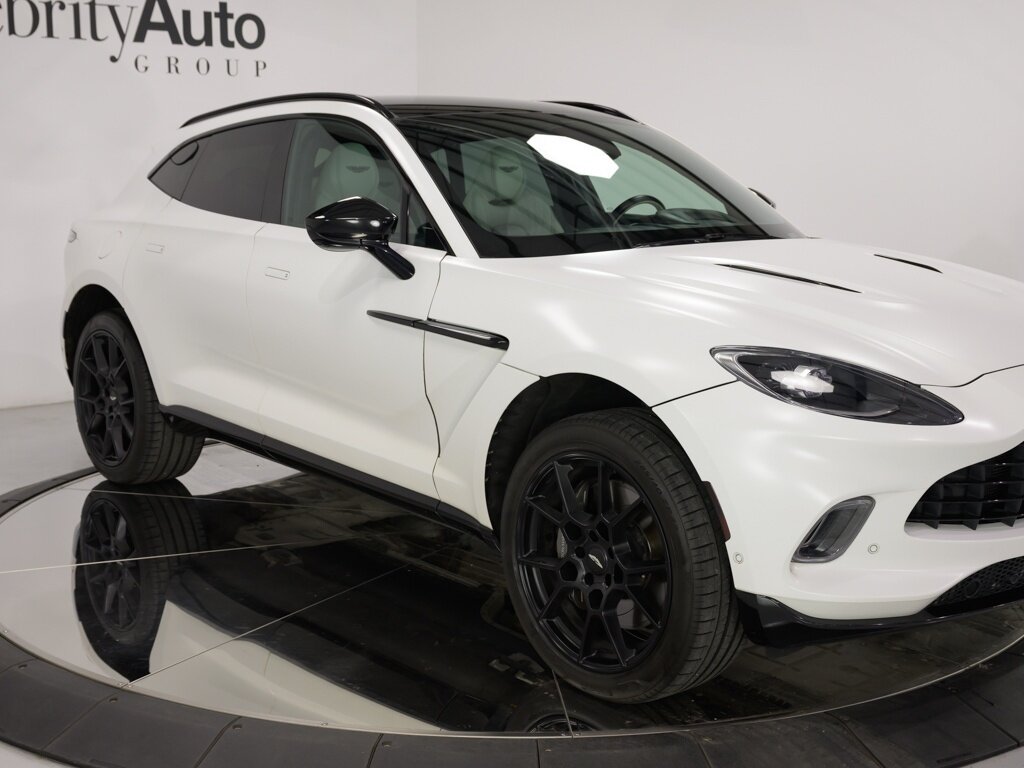 2022 Aston Martin DBX $227K MSRP Satin Paint Finish   - Photo 10 - Sarasota, FL 34243