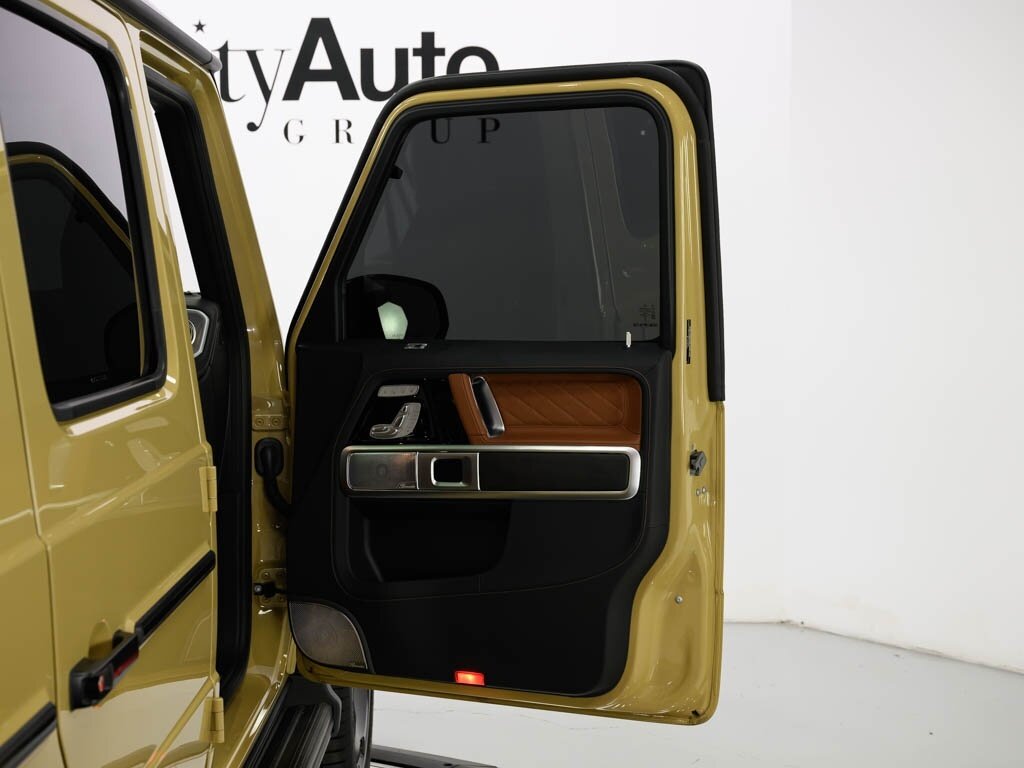 2025 Mercedes-Benz AMG G63 Interior Pkg Plus 22 " Black AMG Wheels   - Photo 39 - Sarasota, FL 34243