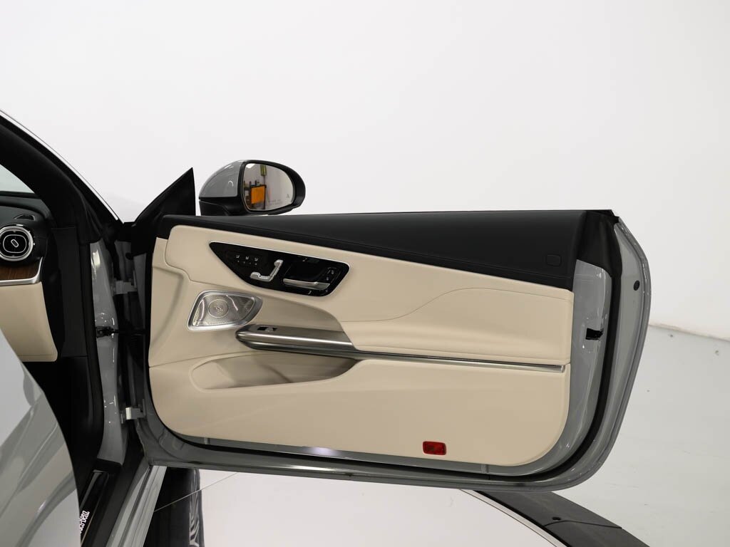 2025 Mercedes-Benz CLE 450 4MATIC $87K MSRP Pinnacle Trim Drivers Assist   - Photo 46 - Sarasota, FL 34243
