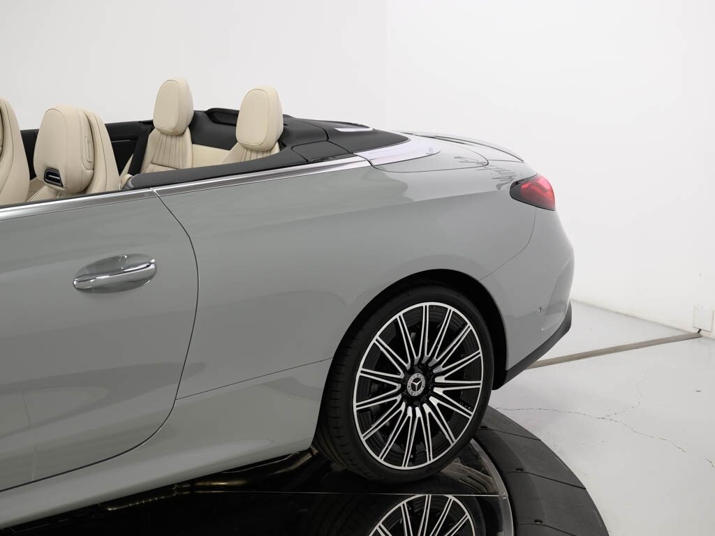 2025 Mercedes-Benz CLE 450 4MATIC $87K MSRP Pinnacle Trim Drivers Assist   - Photo 38 - Sarasota, FL 34243