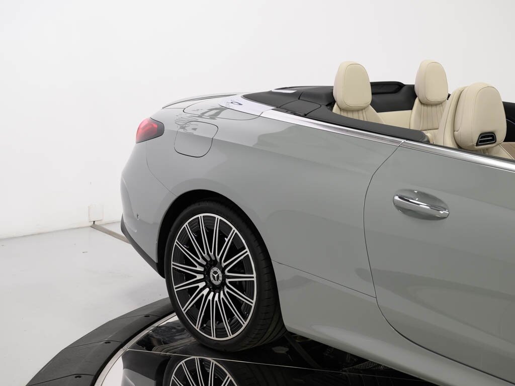 2025 Mercedes-Benz CLE 450 4MATIC $87K MSRP Pinnacle Trim Drivers Assist   - Photo 37 - Sarasota, FL 34243