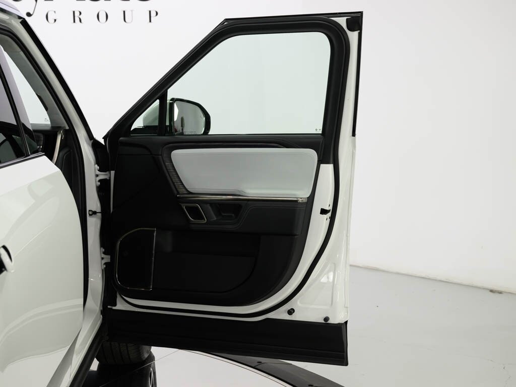 2023 Rivian R1S Launch Edition Quad Motor AWD Large Pack Battery - Photo 37 - Sarasota, FL 34243
