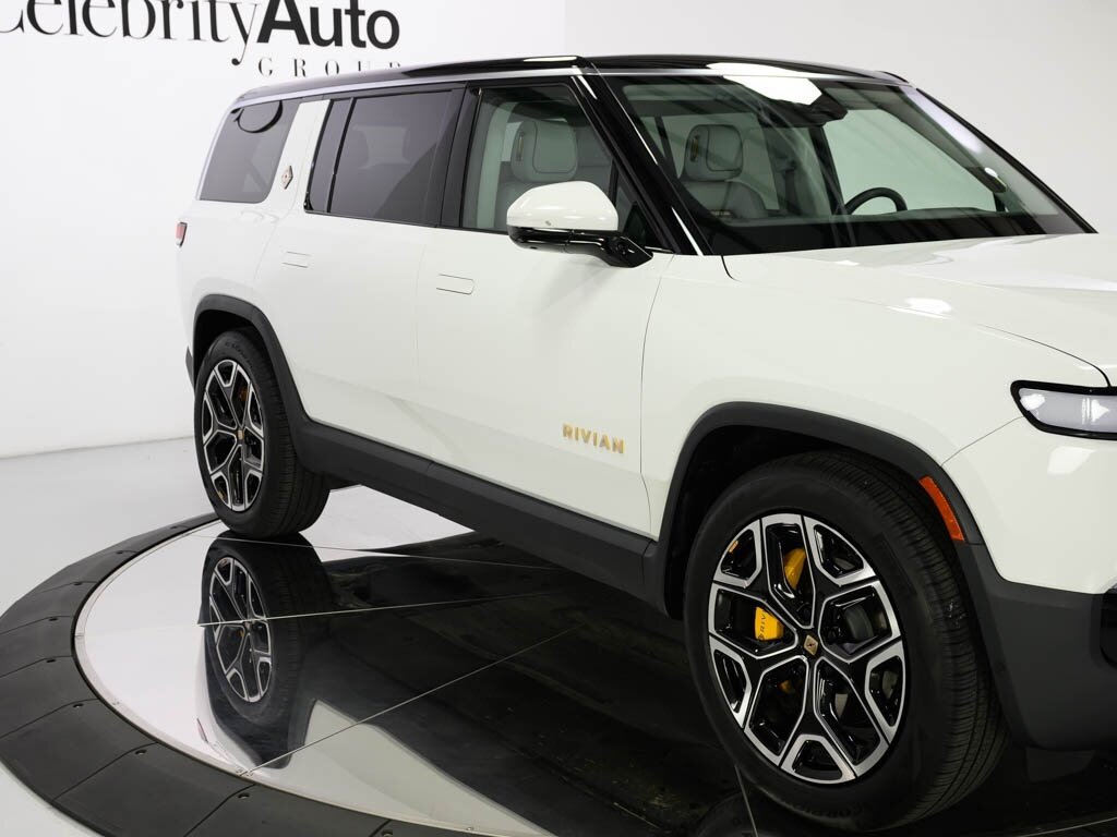 2023 Rivian R1S Launch Edition Quad Motor AWD Large Pack Battery - Photo 13 - Sarasota, FL 34243