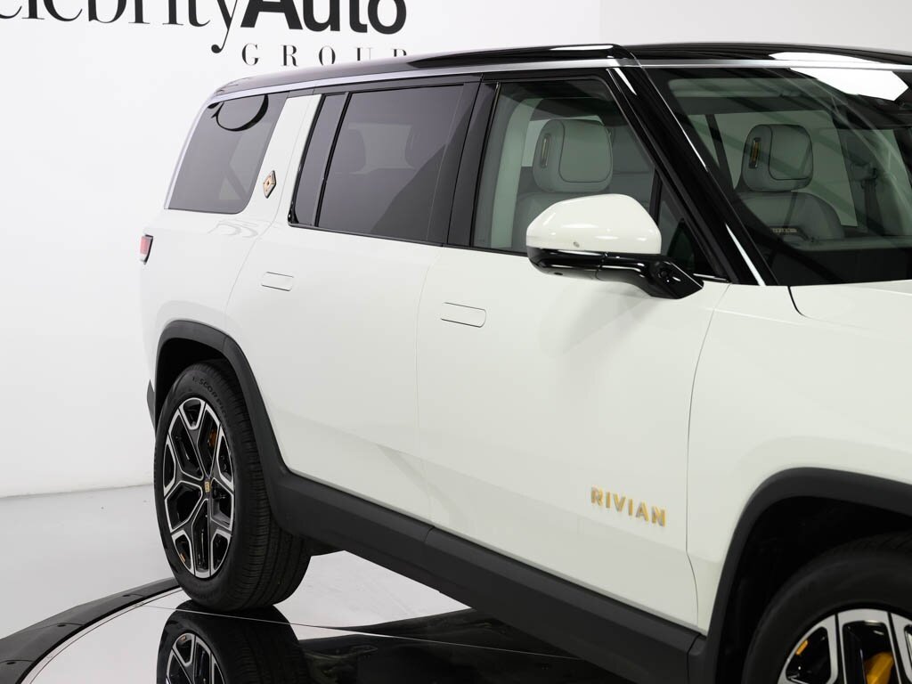 2023 Rivian R1S Launch Edition Quad Motor AWD Large Pack Battery - Photo 15 - Sarasota, FL 34243