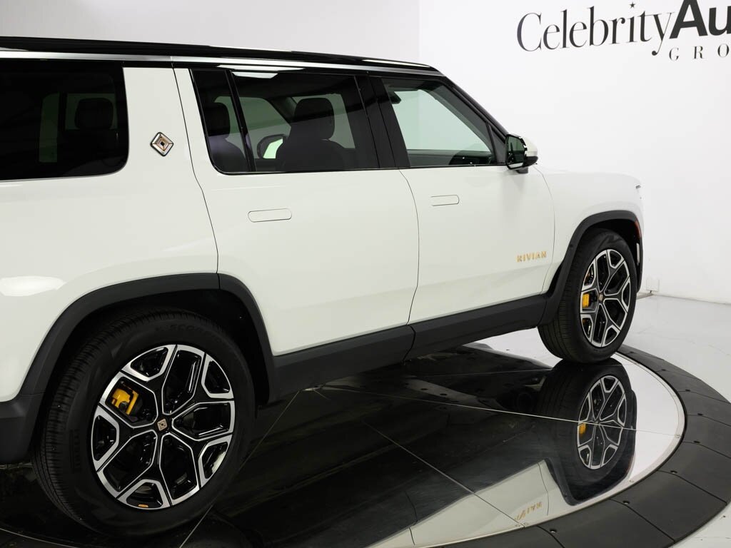 2023 Rivian R1S Launch Edition Quad Motor AWD Large Pack Battery - Photo 24 - Sarasota, FL 34243