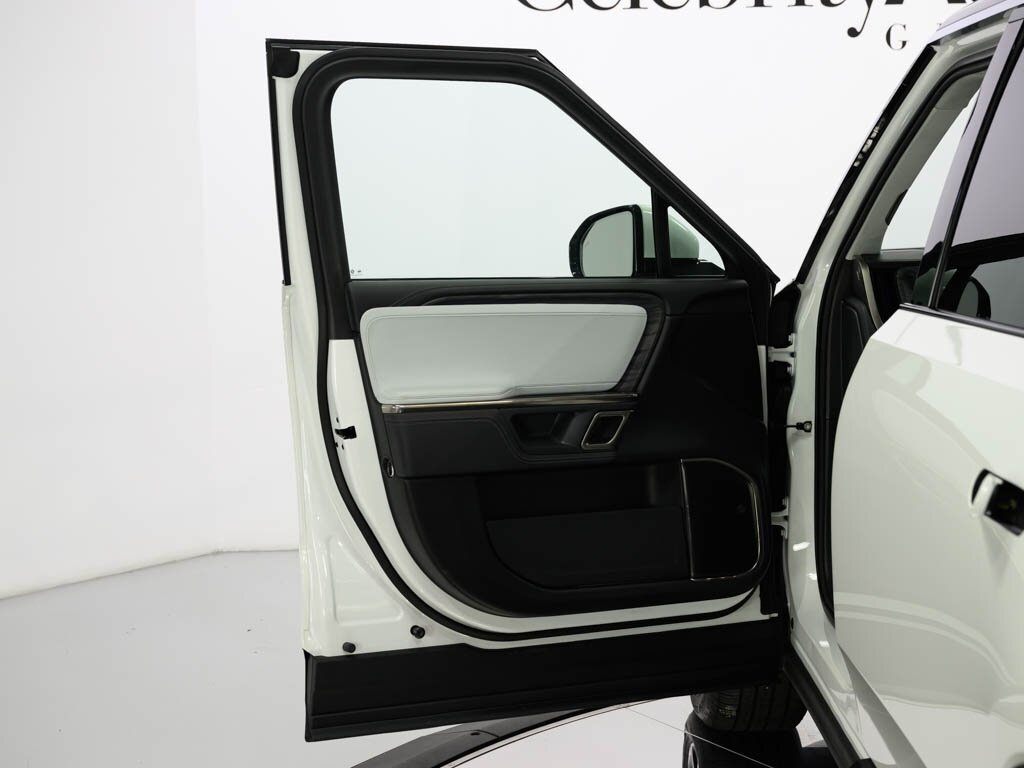 2023 Rivian R1S Launch Edition Quad Motor AWD Large Pack Battery - Photo 36 - Sarasota, FL 34243