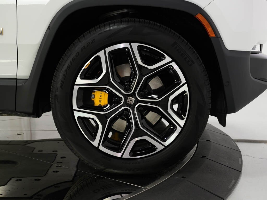 2023 Rivian R1S Launch Edition Quad Motor AWD Large Pack Battery - Photo 32 - Sarasota, FL 34243