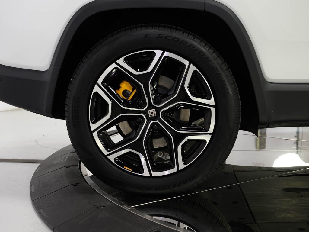 2023 Rivian R1S Launch Edition Quad Motor AWD Large Pack Battery - Photo 33 - Sarasota, FL 34243
