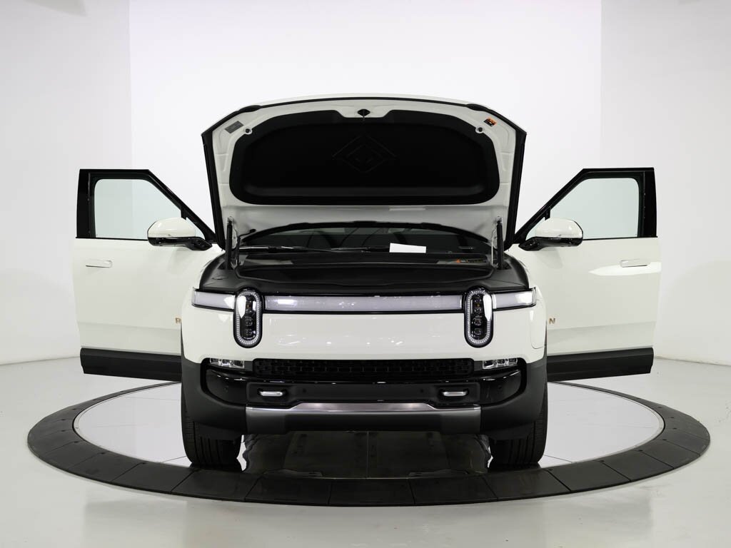 2023 Rivian R1S Launch Edition Quad Motor AWD Large Pack Battery - Photo 64 - Sarasota, FL 34243