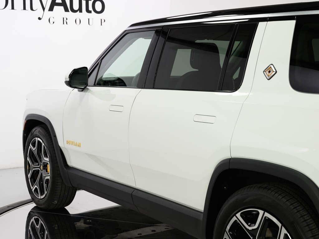 2023 Rivian R1S Launch Edition Quad Motor AWD Large Pack Battery - Photo 27 - Sarasota, FL 34243